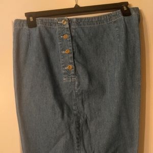Ladies Capri Jeans size 22 by CJ Banks, side button closure